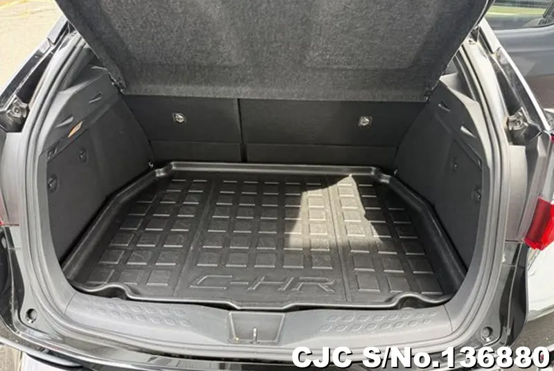 2017 Toyota / C-HR Stock No. 136880