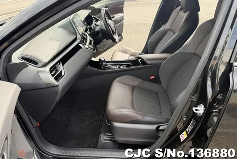 2017 Toyota / C-HR Stock No. 136880
