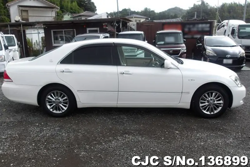 2005 Toyota / Crown Stock No. 136899