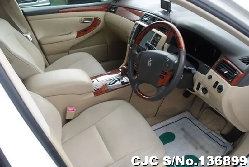 2005 Toyota / Crown Stock No. 136899
