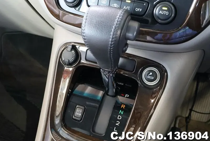2003 Toyota / Kluger Stock No. 136904