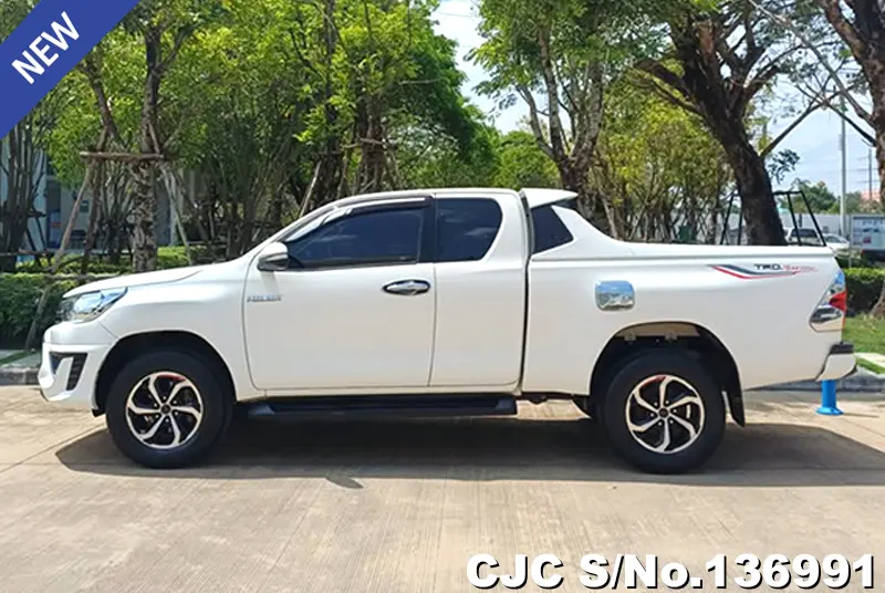 2016 Toyota / Hilux / Revo Stock No. 136991