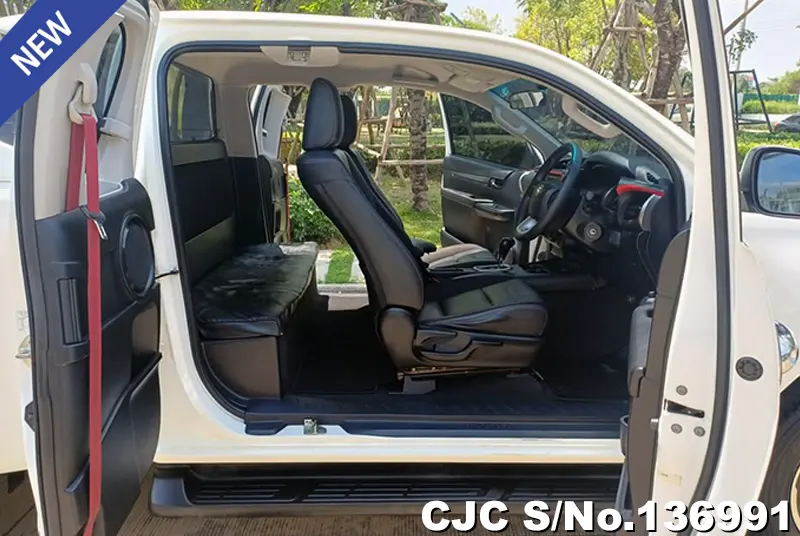 2016 Toyota / Hilux / Revo Stock No. 136991