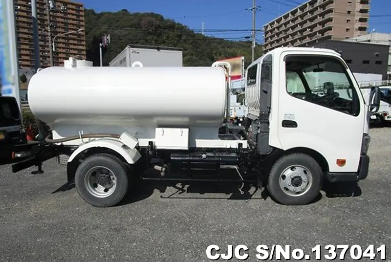 2016 Hino / Dutro Stock No. 137041