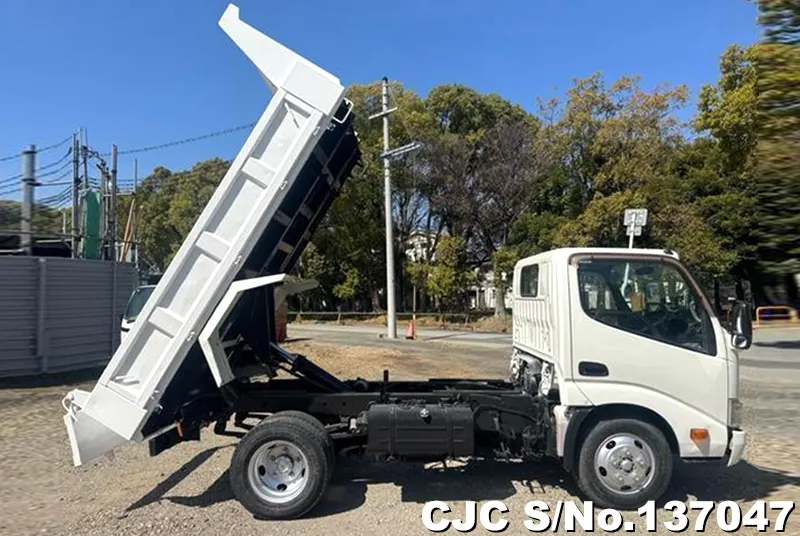 2015 Hino / Dutro Stock No. 137047
