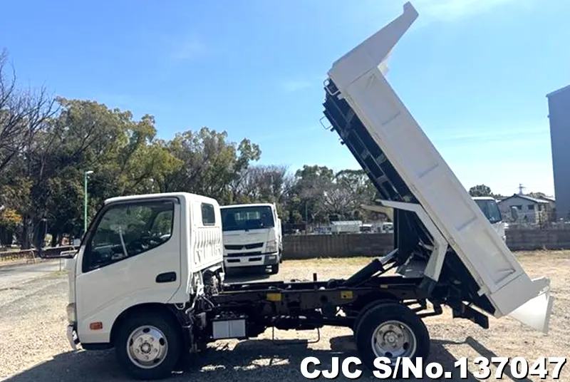 2015 Hino / Dutro Stock No. 137047