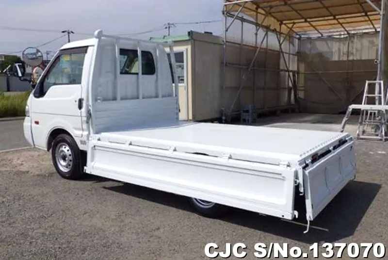2015 Mazda / Bongo Stock No. 137070