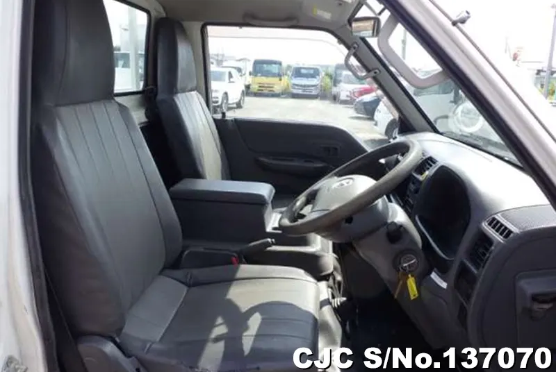2015 Mazda / Bongo Stock No. 137070