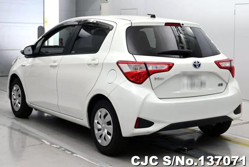 2017 Toyota / Vitz Stock No. 137071