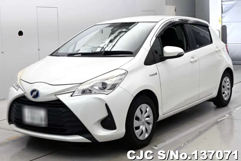 2017 Toyota / Vitz Stock No. 137071