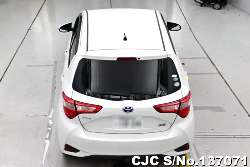2017 Toyota / Vitz Stock No. 137071
