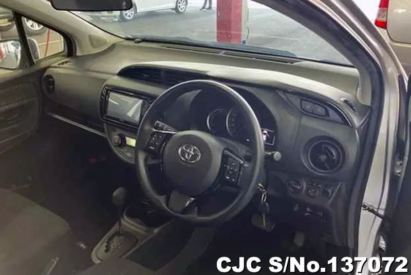 2017 Toyota / Vitz Stock No. 137072