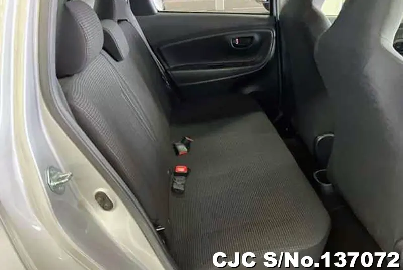2017 Toyota / Vitz Stock No. 137072