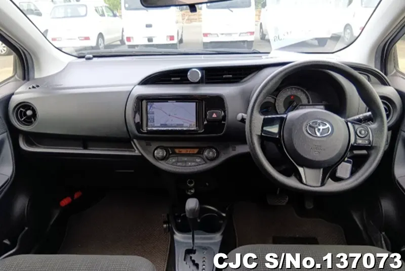 2018 Toyota / Vitz Stock No. 137073