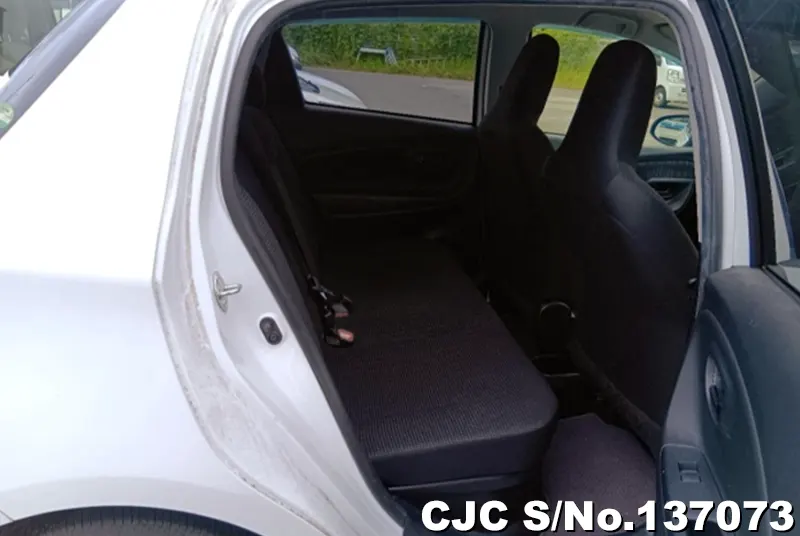 2018 Toyota / Vitz Stock No. 137073