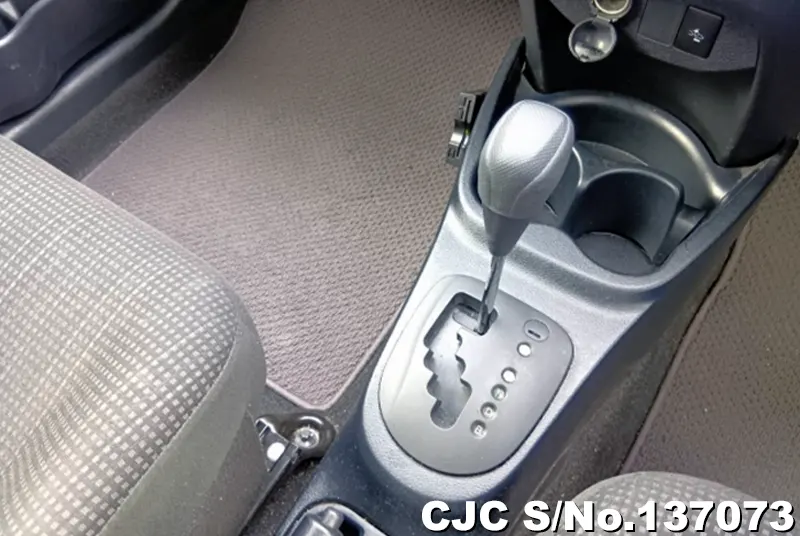 2018 Toyota / Vitz Stock No. 137073