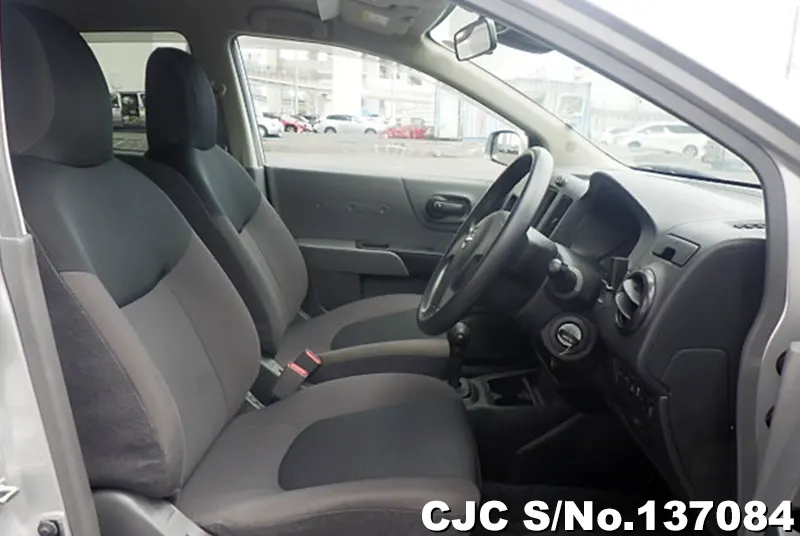 Nissan AD Van in Silver for Sale Image 11