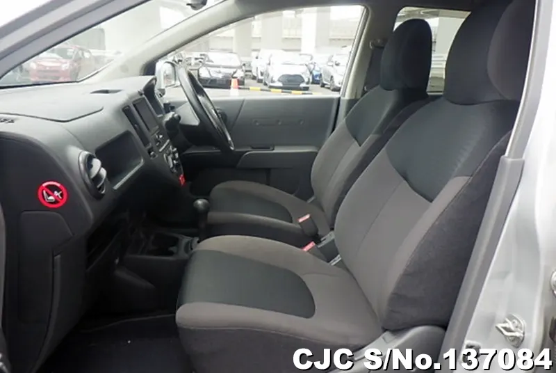 Nissan AD Van in Silver for Sale Image 12