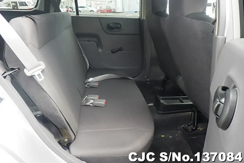 Nissan AD Van in Silver for Sale Image 13
