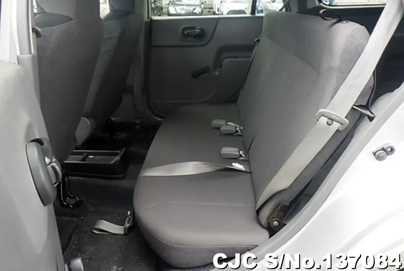 Nissan AD Van in Silver for Sale Image 14