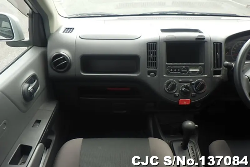 Nissan AD Van in Silver for Sale Image 16