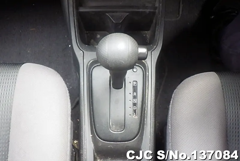 Nissan AD Van in Silver for Sale Image 17