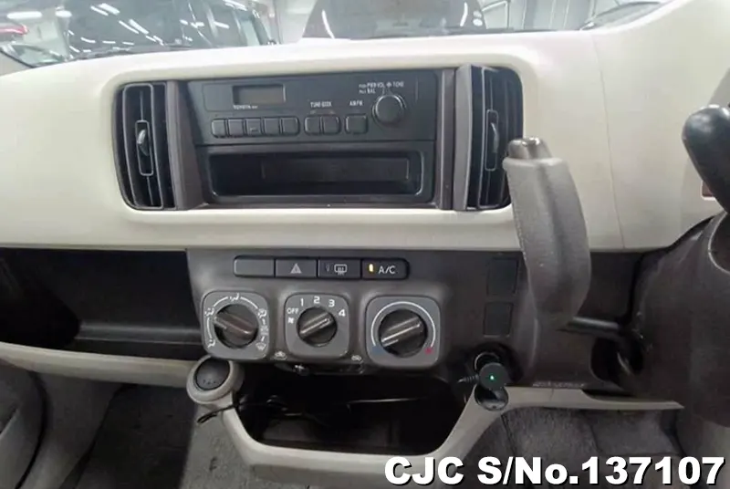 2011 Toyota / Passo Stock No. 137107
