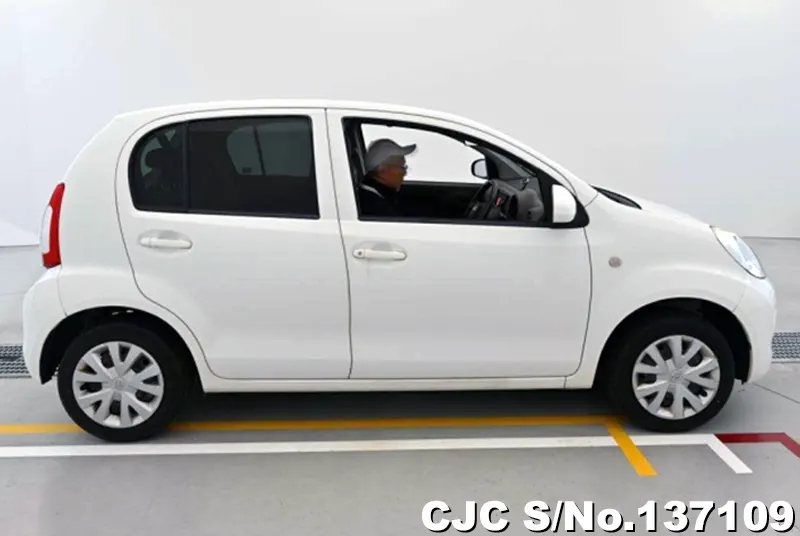 2015 Toyota / Passo Stock No. 137109