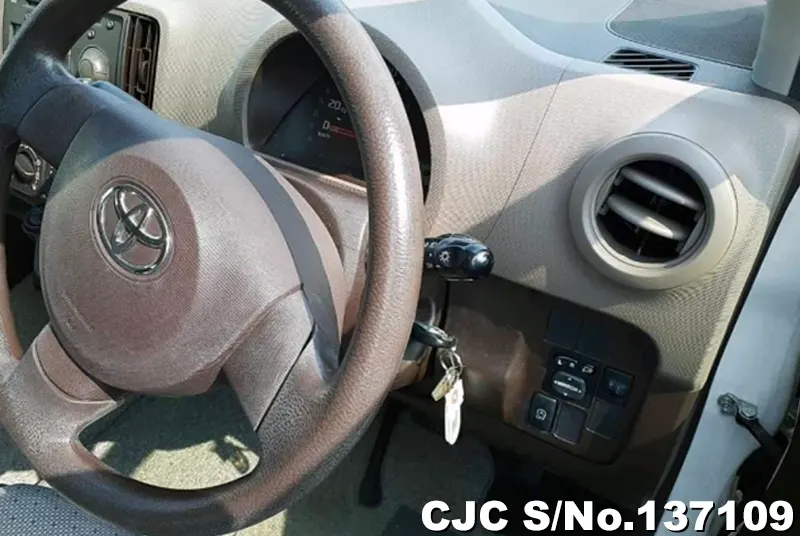2015 Toyota / Passo Stock No. 137109