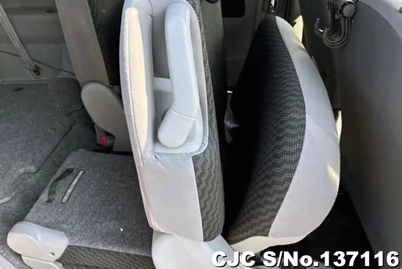 2008 Toyota / Sienta Stock No. 137116