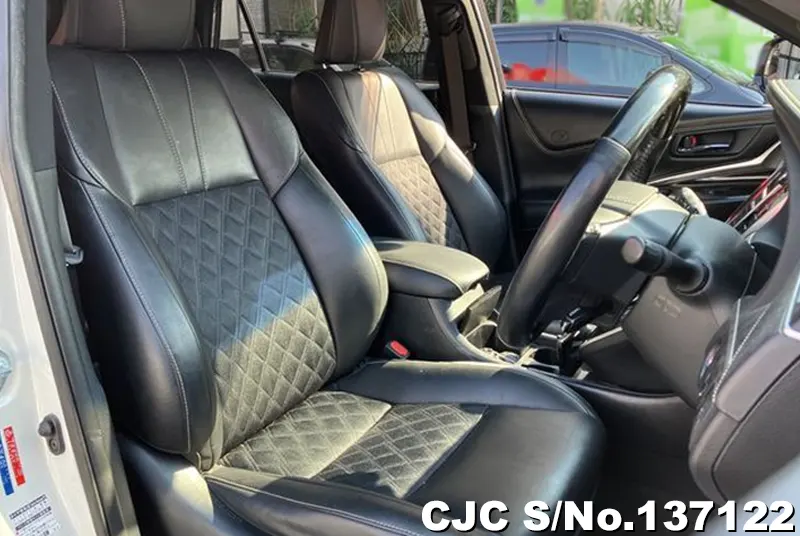 2019 Toyota / Harrier Stock No. 137122