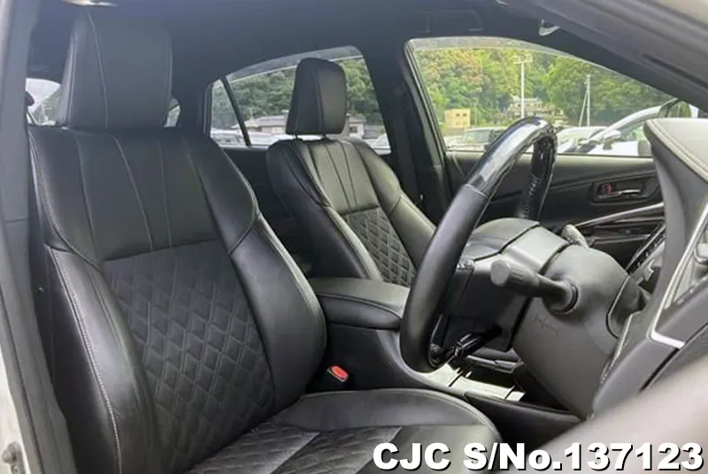 2019 Toyota / Harrier Stock No. 137123