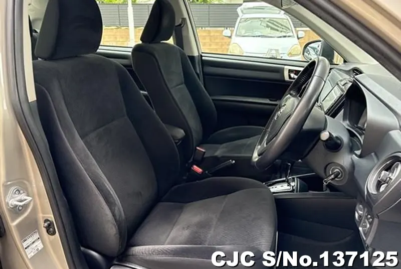 2016 Toyota / Corolla Axio Stock No. 137125
