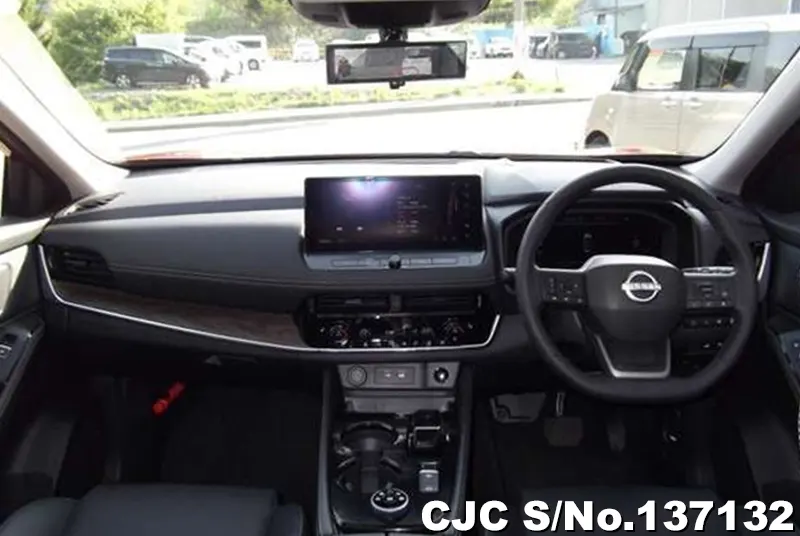 2025 Nissan / X-Trail Stock No. 137132