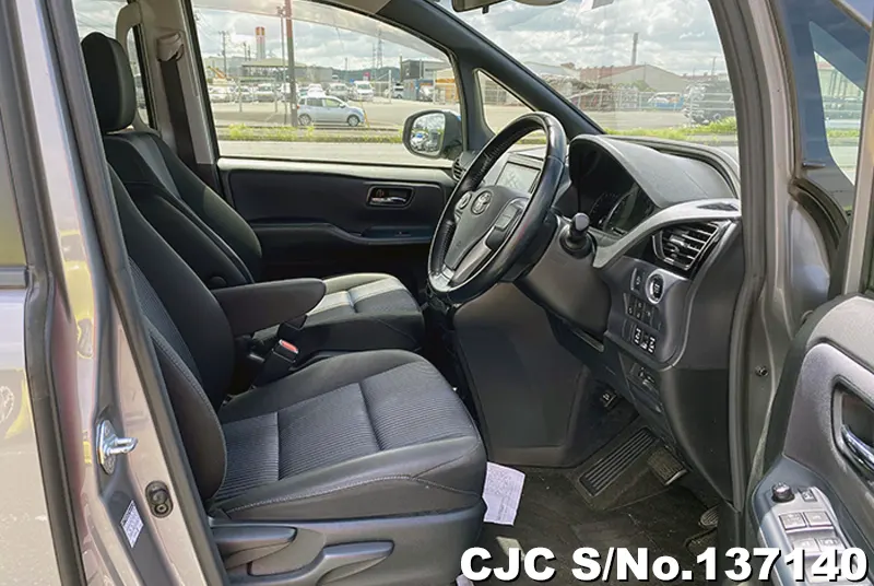 2017 Toyota / Voxy Stock No. 137140