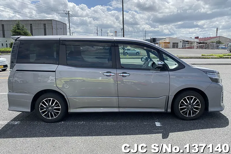2017 Toyota / Voxy Stock No. 137140