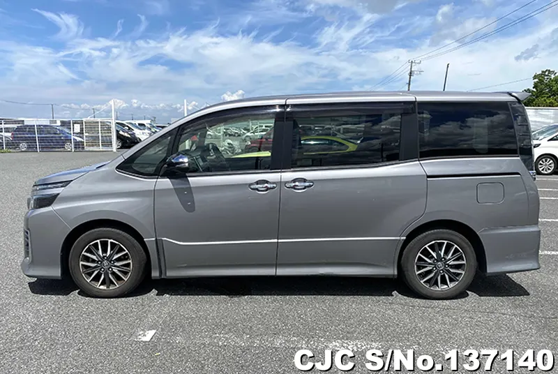 2017 Toyota / Voxy Stock No. 137140