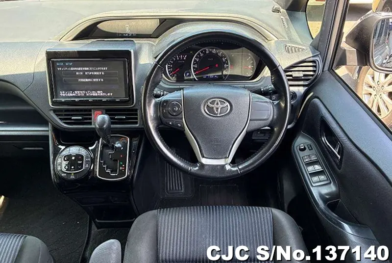 2017 Toyota / Voxy Stock No. 137140