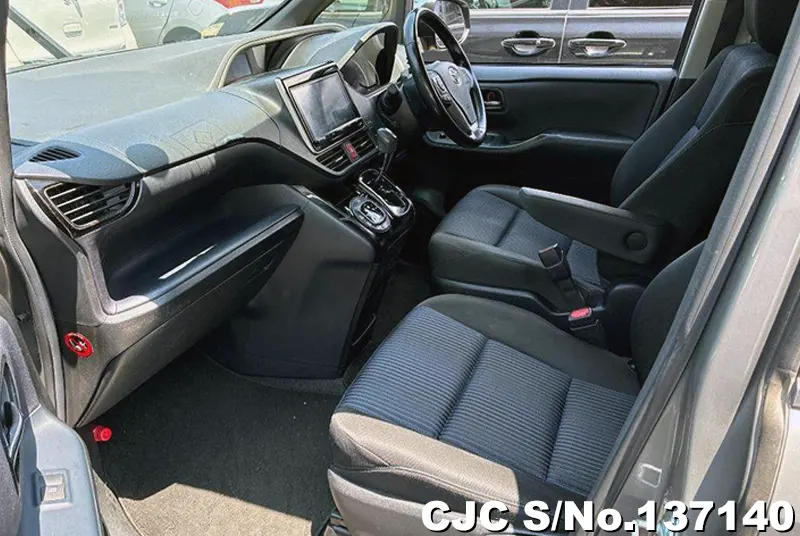 2017 Toyota / Voxy Stock No. 137140