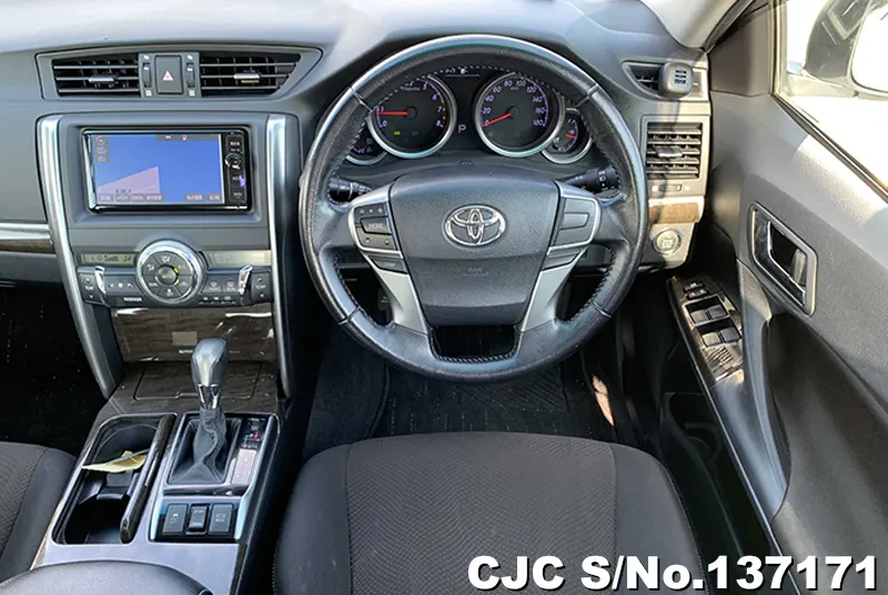 Toyota Mark X in White for Sale Image 9