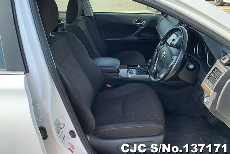 Toyota Mark X in White for Sale Image 10