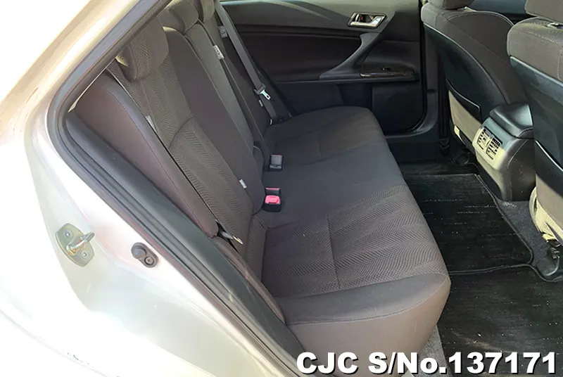 Toyota Mark X in White for Sale Image 11