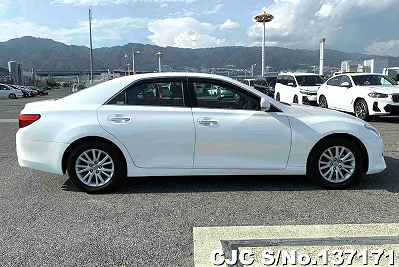 Toyota Mark X in White for Sale Image 6
