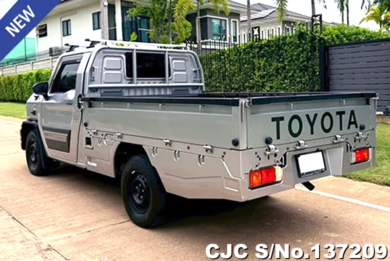 Toyota Hilux in Silver for Sale Image 1