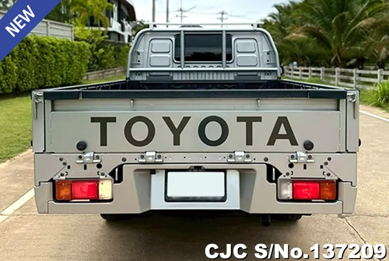 Toyota Hilux in Silver for Sale Image 5