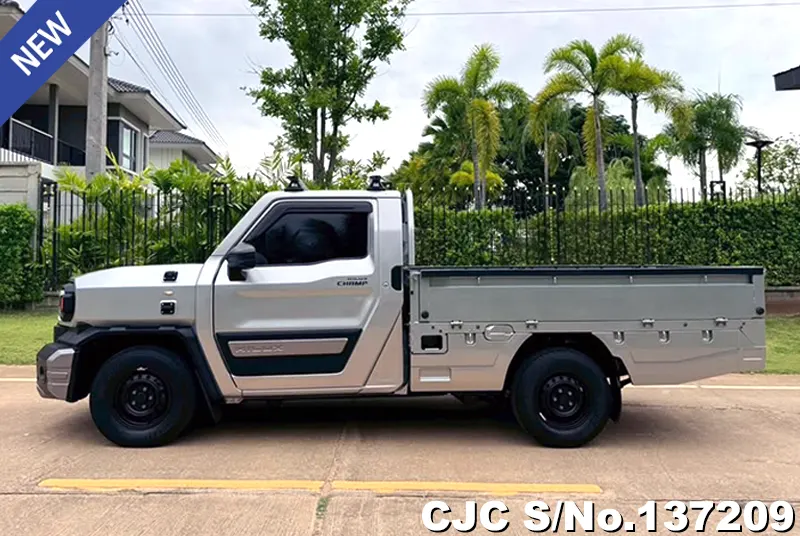 Toyota Hilux in Silver for Sale Image 7