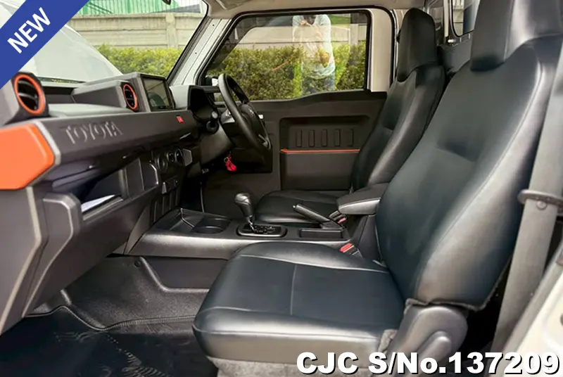 Toyota Hilux in Silver for Sale Image 10