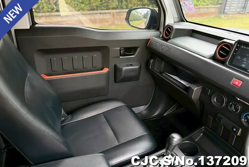 Toyota Hilux in Silver for Sale Image 12