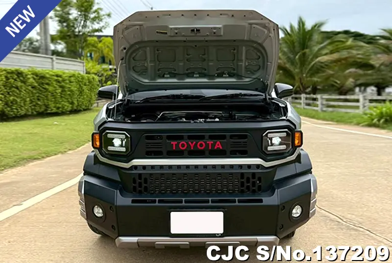 Toyota Hilux in Silver for Sale Image 13