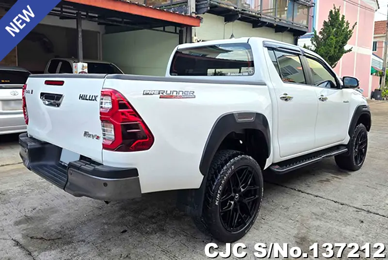 Toyota Hilux in White for Sale Image 2